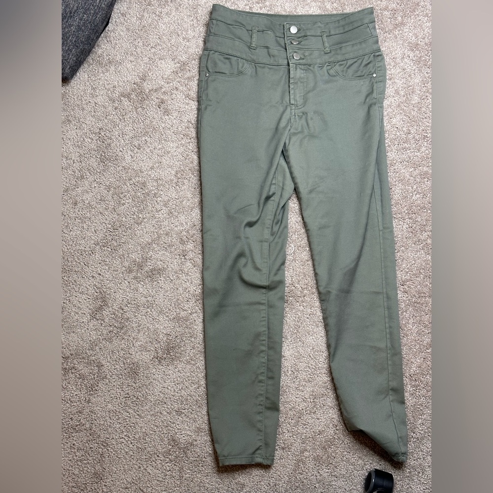 green pants